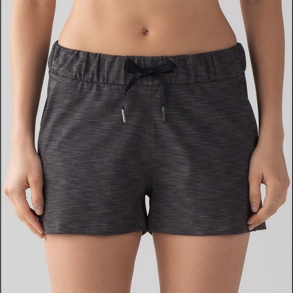 lululemon athletica Pants - Lululemon On The Fly Short (3") size 8